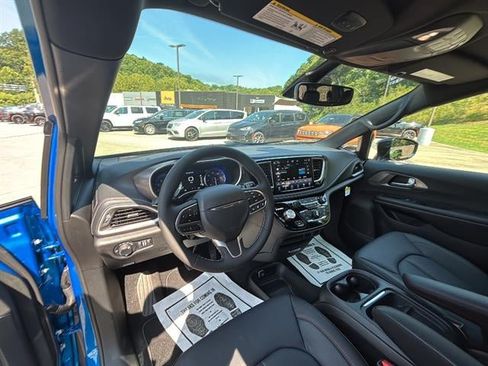 New 2027 Chrysler Pacifica Select AWD/4WD image 20