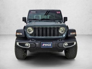 Used 2025 Jeep Gladiator Sport AWD/4WD video 2