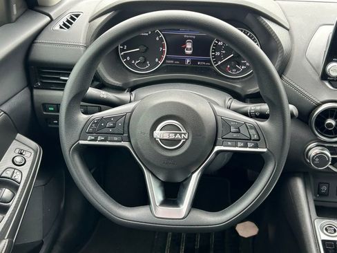 Used 2025 Nissan Sentra SV FWD image 33