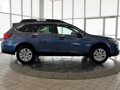 Used 2017 Subaru Outback 2.5i Premium image 9
