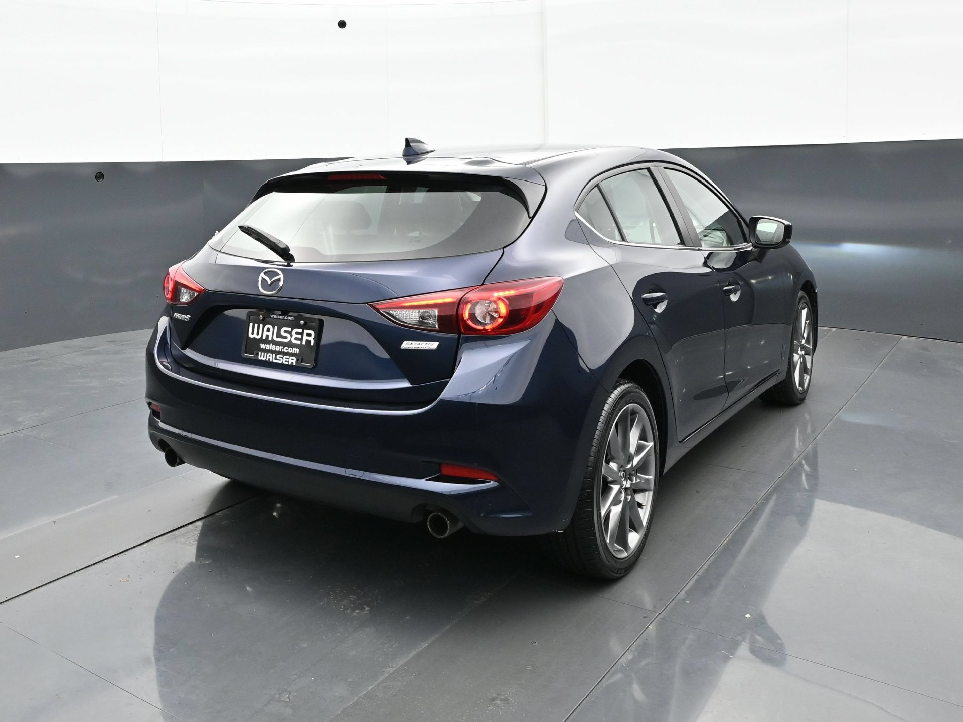Used 2018 MAZDA MAZDA3 Grand Touring w/ Premium Equipment Package FWD image 5