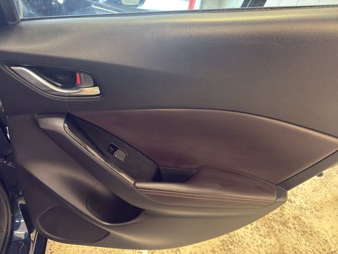 Used 2018 MAZDA MAZDA3 Touring FWD image 25
