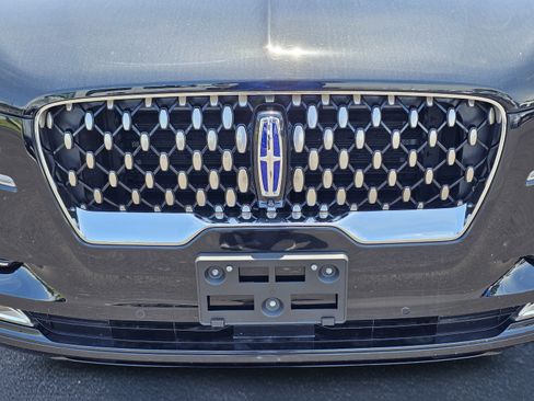 Used 2022 Lincoln Aviator Grand Touring w/ Elements Package Plus AWD/4WD image 3