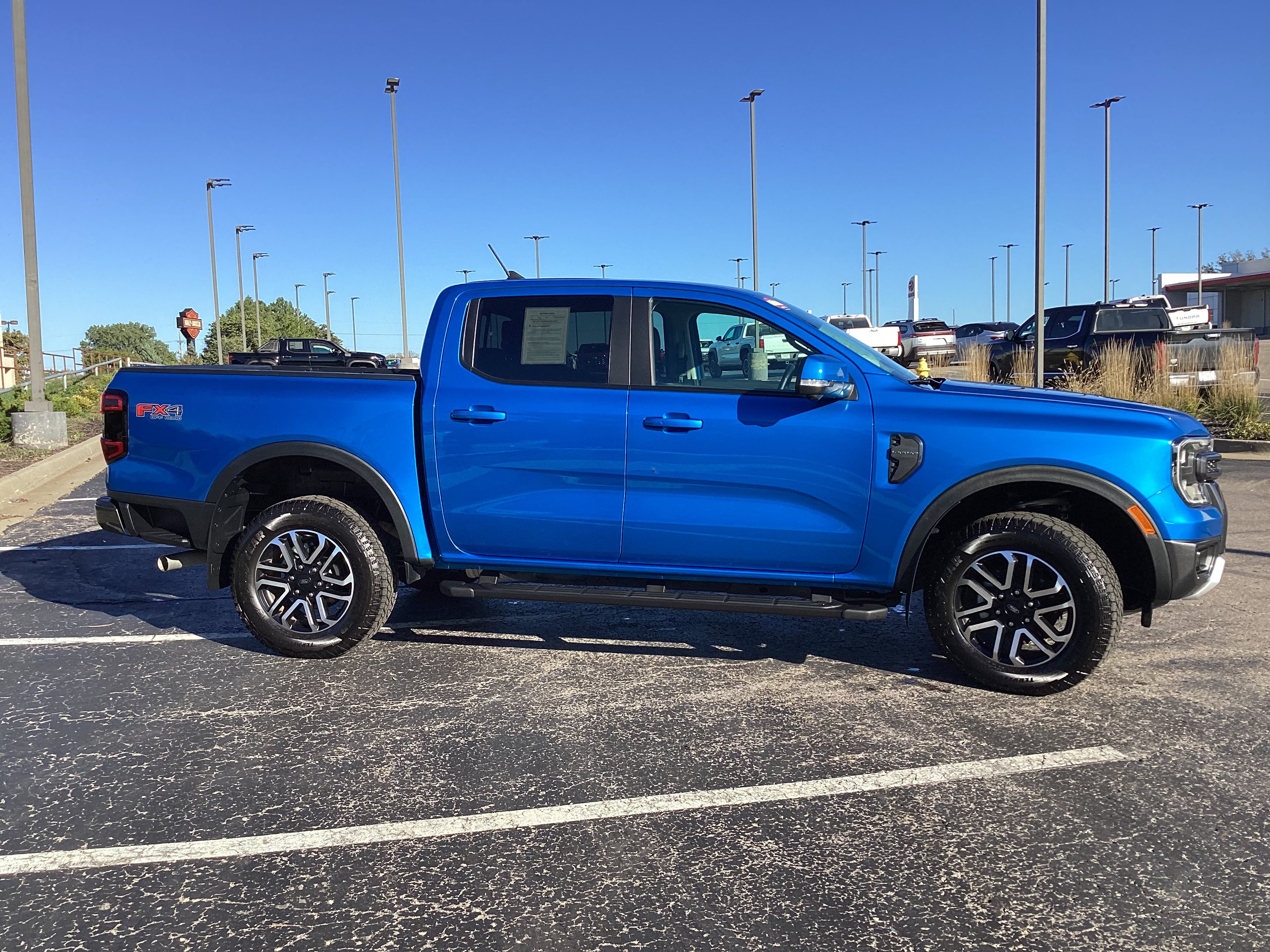 Used 2025 Ford Ranger Lariat w/ FX4 Off-Road Package AWD/4WD image 1