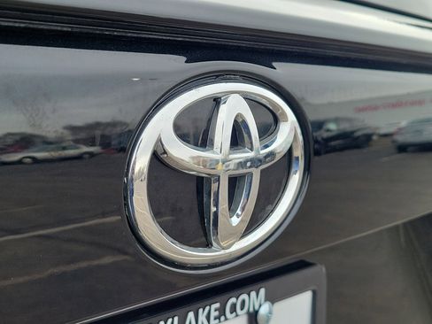 Used 2020 Toyota RAV4 XLE Premium image 6