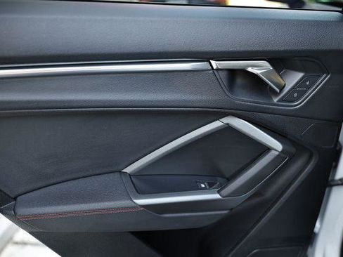 Certified 2025 Audi Q3 2.0T Premium Plus image 24