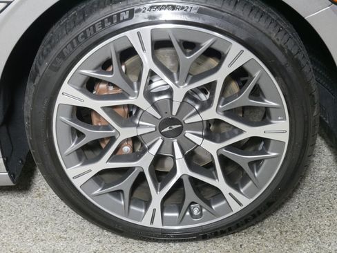 Certified 2025 Genesis G90 3.5T image 15