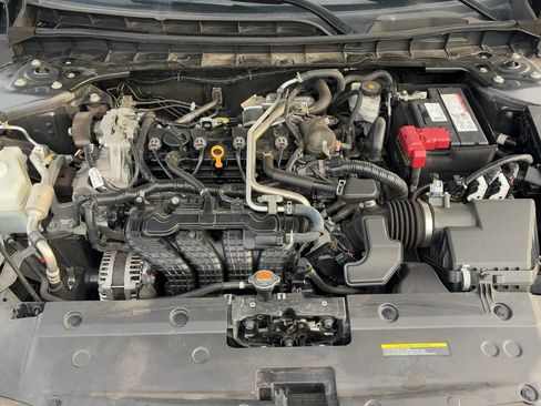 Used 2024 Nissan Altima 2.5 S FWD image 9