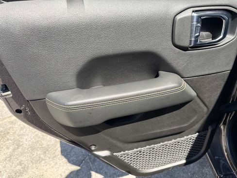 Used 2025 Jeep Wrangler Unlimited Sahara w/ Safety Group image 9