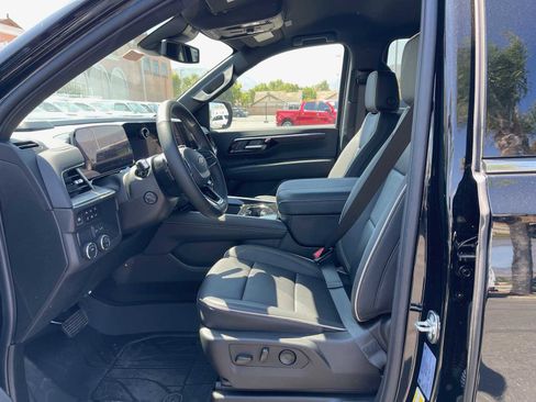 New 2025 Chevrolet Suburban Premier image 22