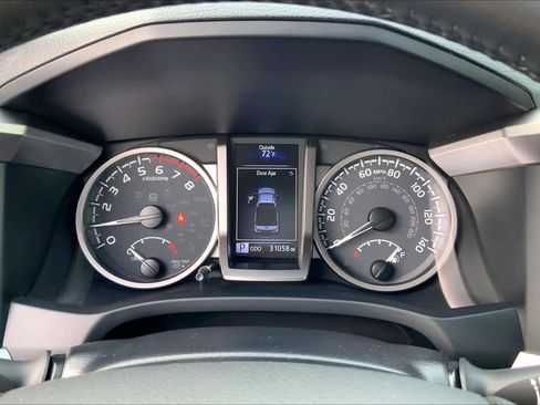 Used 2022 Toyota Tacoma SR5 RWD image 23