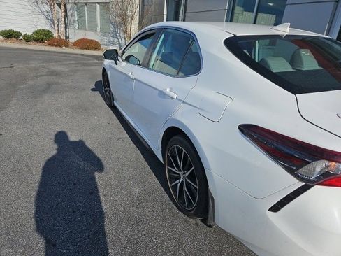 Used 2022 Toyota Camry SE image 9