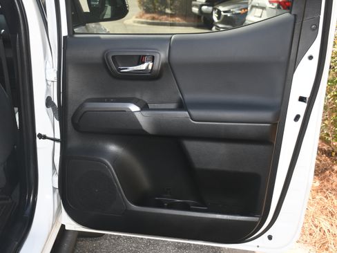 Certified 2022 Toyota Tacoma TRD Sport w/ Technology Package image 18