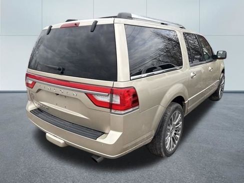 Used 2017 Lincoln Navigator L Select image 4