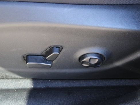 Used 2021 Jeep Cherokee Limited image 27