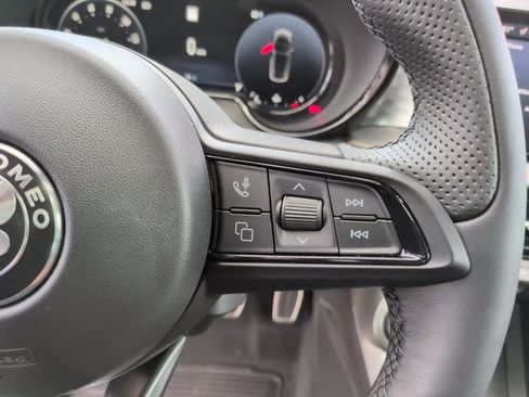 New 2026 Alfa Romeo Tonale w/ Black Premium Package image 27