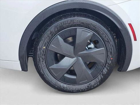 New 2026 Toyota Prius Plug-In Hybrid image 9