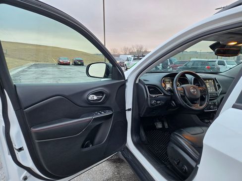 Used 2019 Jeep Cherokee Trailhawk w/ Comfort/Convenience Group image 11