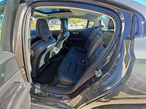 Used 2025 Volvo S60 B5 Core image 10