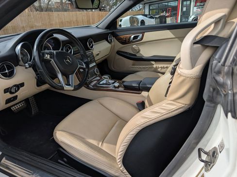 Used 2016 Mercedes-Benz SLK 300 image 11
