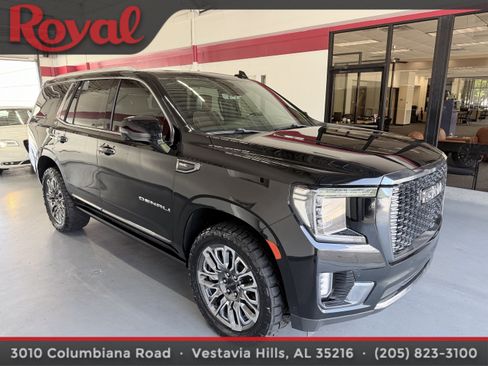 Used 2023 GMC Yukon Denali Ultimate AWD/4WD image 3
