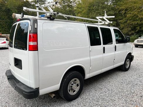 Used 2022 Chevrolet Express 2500 w/ Driver Convenience Package image 4