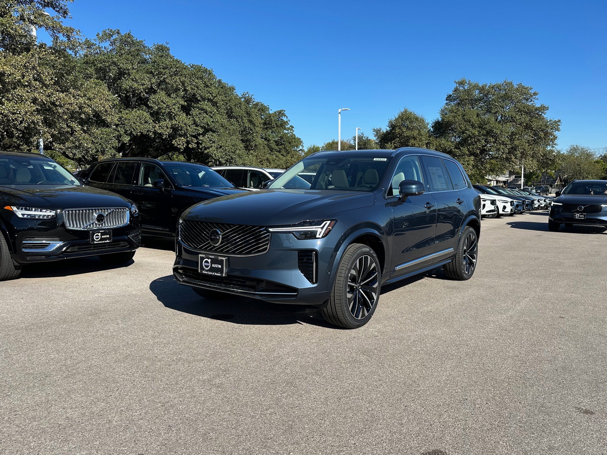 Used 2026 Volvo XC90 B6 Ultra w/ Protection Package AWD/4WD image 2