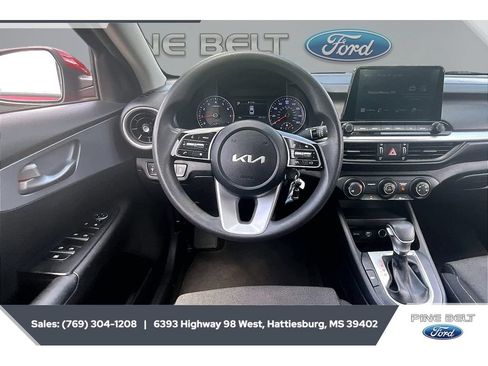 Used 2022 Kia Forte LXS w/ LXS Technology Package FWD image 5
