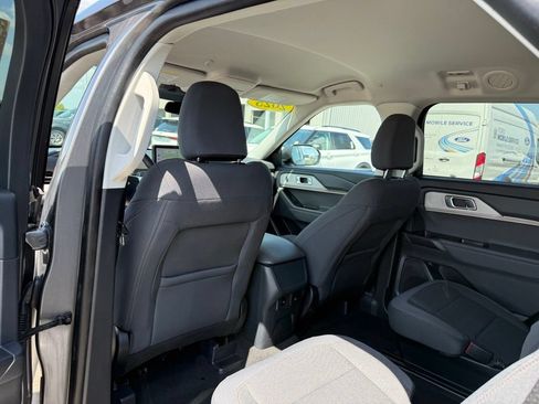 Used 2025 Ford Explorer Active AWD/4WD image 10