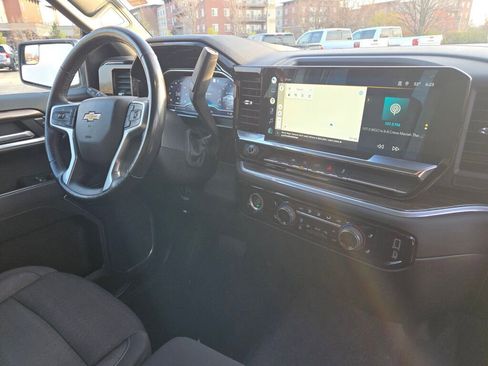 Used 2022 Chevrolet Silverado 1500 LT AWD/4WD image 8