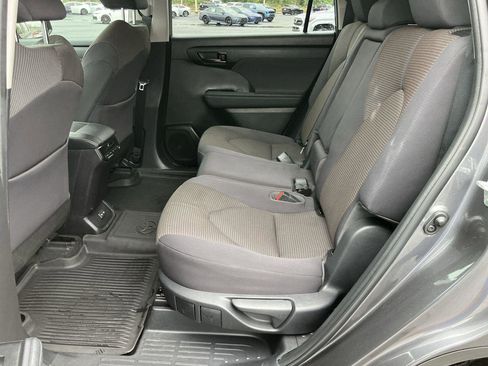 Used 2023 Toyota Highlander LE AWD/4WD image 22