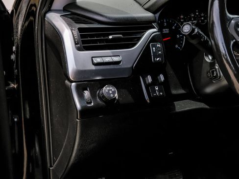 Used 2019 Chevrolet Suburban Premier RWD image 35