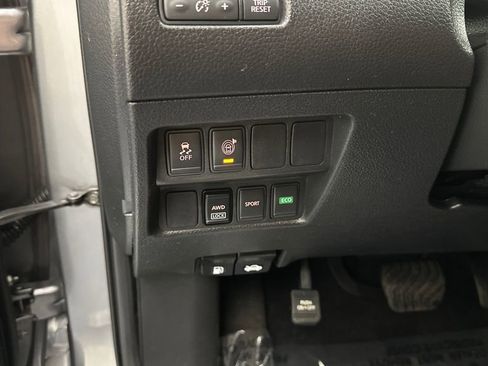 Certified 2017 Nissan Rogue SV image 24