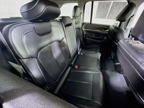 Used 2023 Jeep Grand Cherokee Limited AWD/4WD image 27