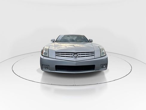 Used 2004 Cadillac XLR RWD image 3