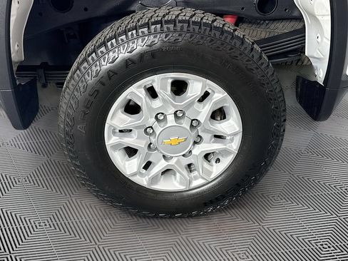 Used 2023 Chevrolet Silverado 2500 LT AWD/4WD image 28
