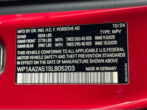 Used 2025 Porsche Macan w/ Premium Package Plus image 25