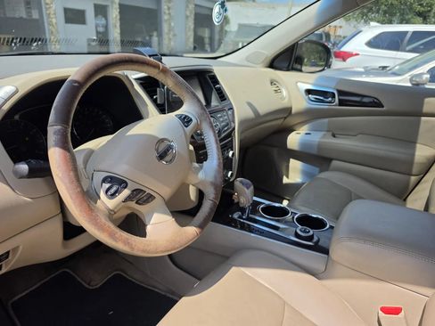 Used 2015 Nissan Pathfinder Platinum w/ Family Entertainment Package FWD image 14