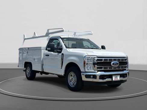New 2025 Ford F350 XL w/ XL Chrome Package image 4