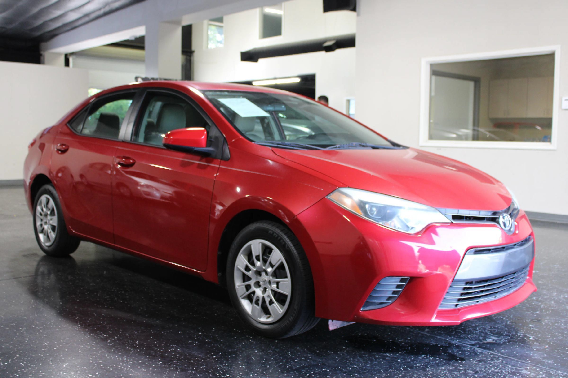 Used 2016 Toyota Corolla LE FWD image 1
