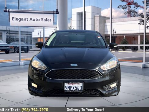 Used 2015 Ford Focus SE w/ SE Sport Package FWD image 2