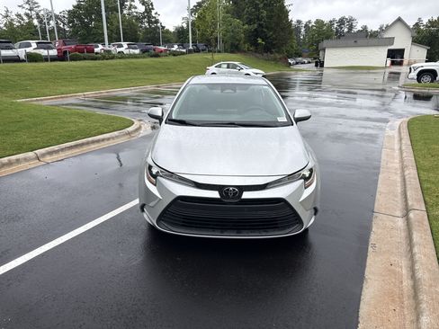 Used 2023 Toyota Corolla LE FWD image 3