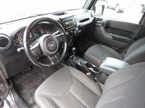 Used 2018 Jeep Wrangler Unlimited Sport image 11