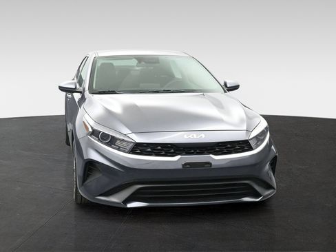 Used 2022 Kia Forte LXS FWD image 7