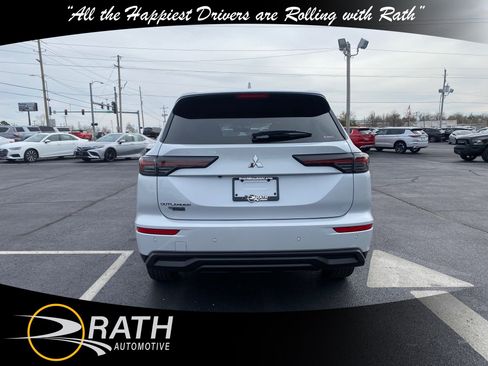 New 2026 Mitsubishi Outlander ES image 8