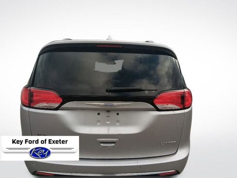 Used 2018 Chrysler Pacifica Limited w/ Advanced Safetytec Group FWD image 10