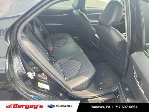 Used 2018 Toyota Camry SE w/ Moonroof Package FWD image 9