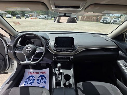 Used 2025 Nissan Altima 2.5 SV image 15