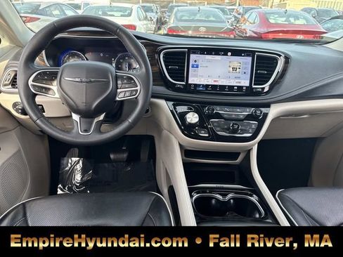 Used 2023 Chrysler Pacifica Limited image 15