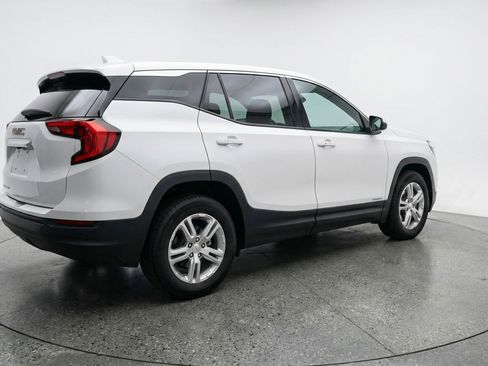 Used 2024 GMC Terrain SLE image 9
